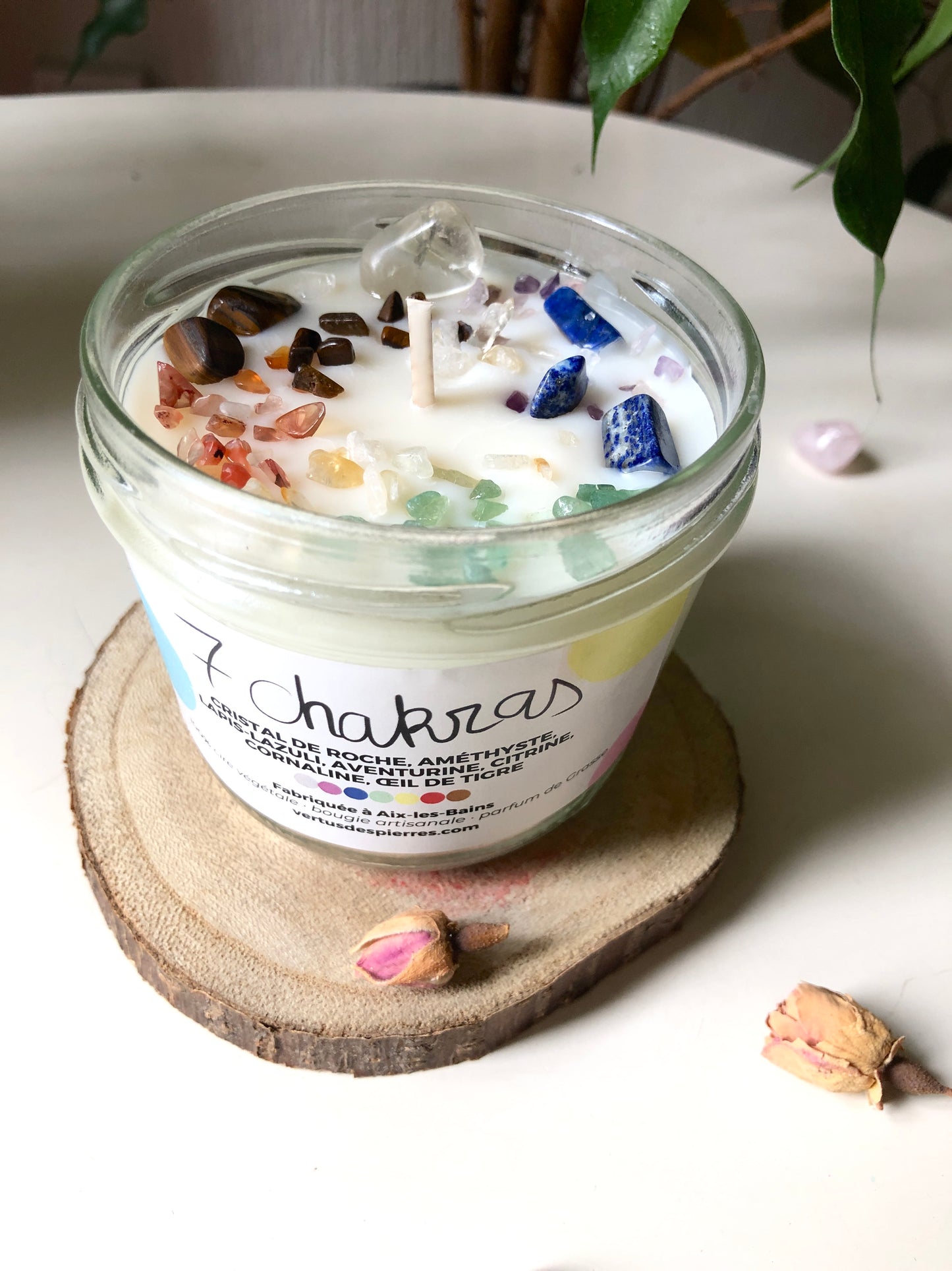 Bougie artisanale aux cristaux de lithothérapie, idéale pour la méditation, le rituel ou l’harmonisation des chakras