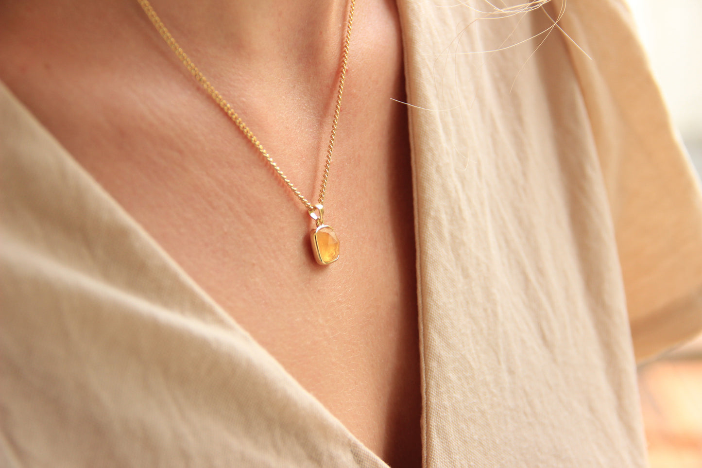 Pendentif Citrine - petit carré • doré