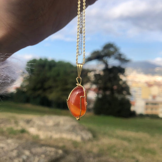 bijou collier en pierre cornaline rouge chaine doré