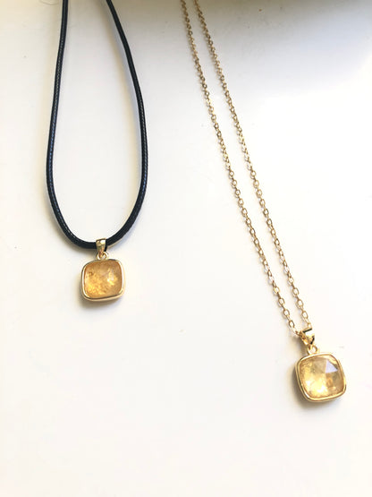 Pendentif Citrine - petit carré • doré